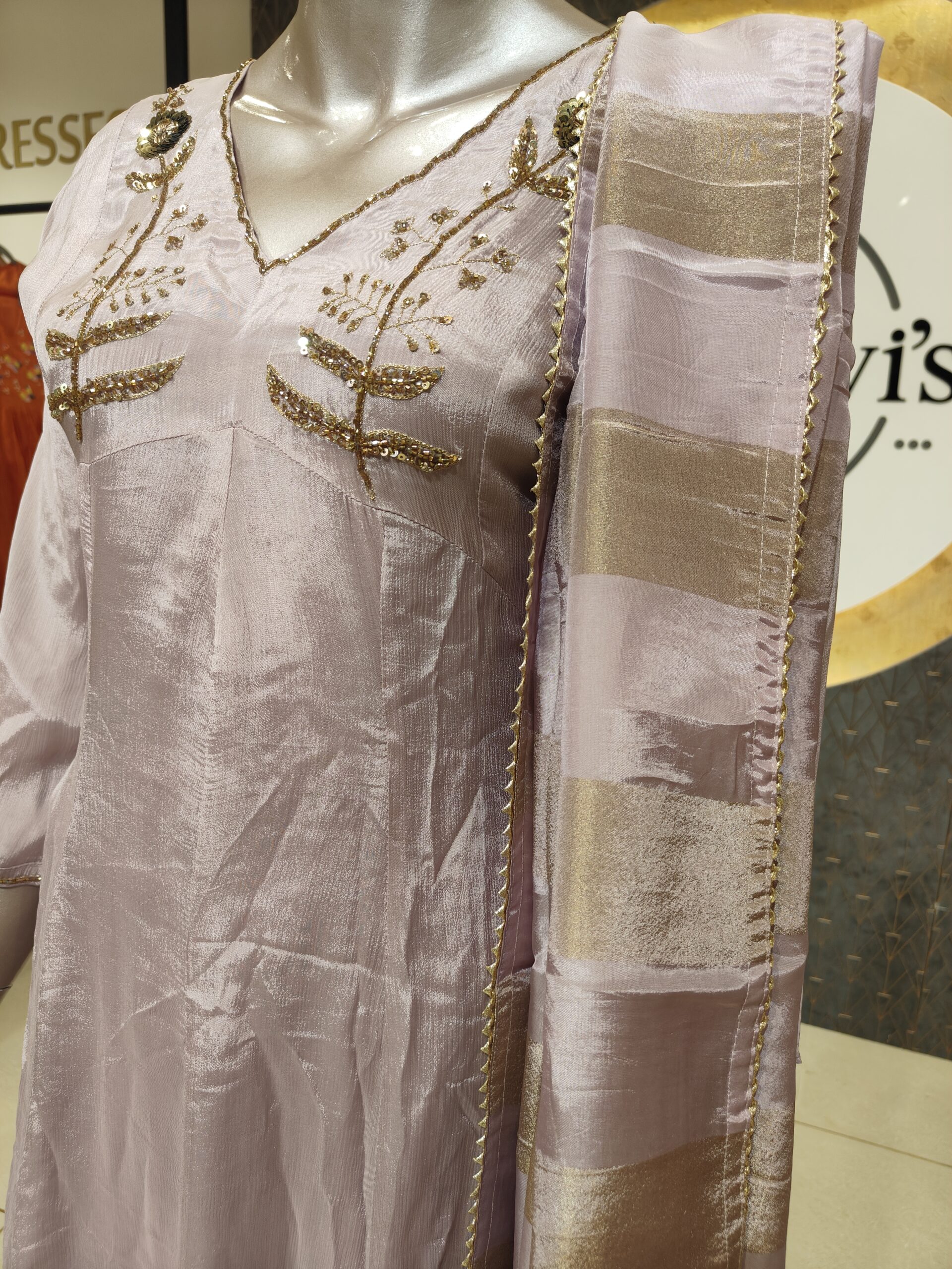 Chinon Nyra Cut Suit - Image 2