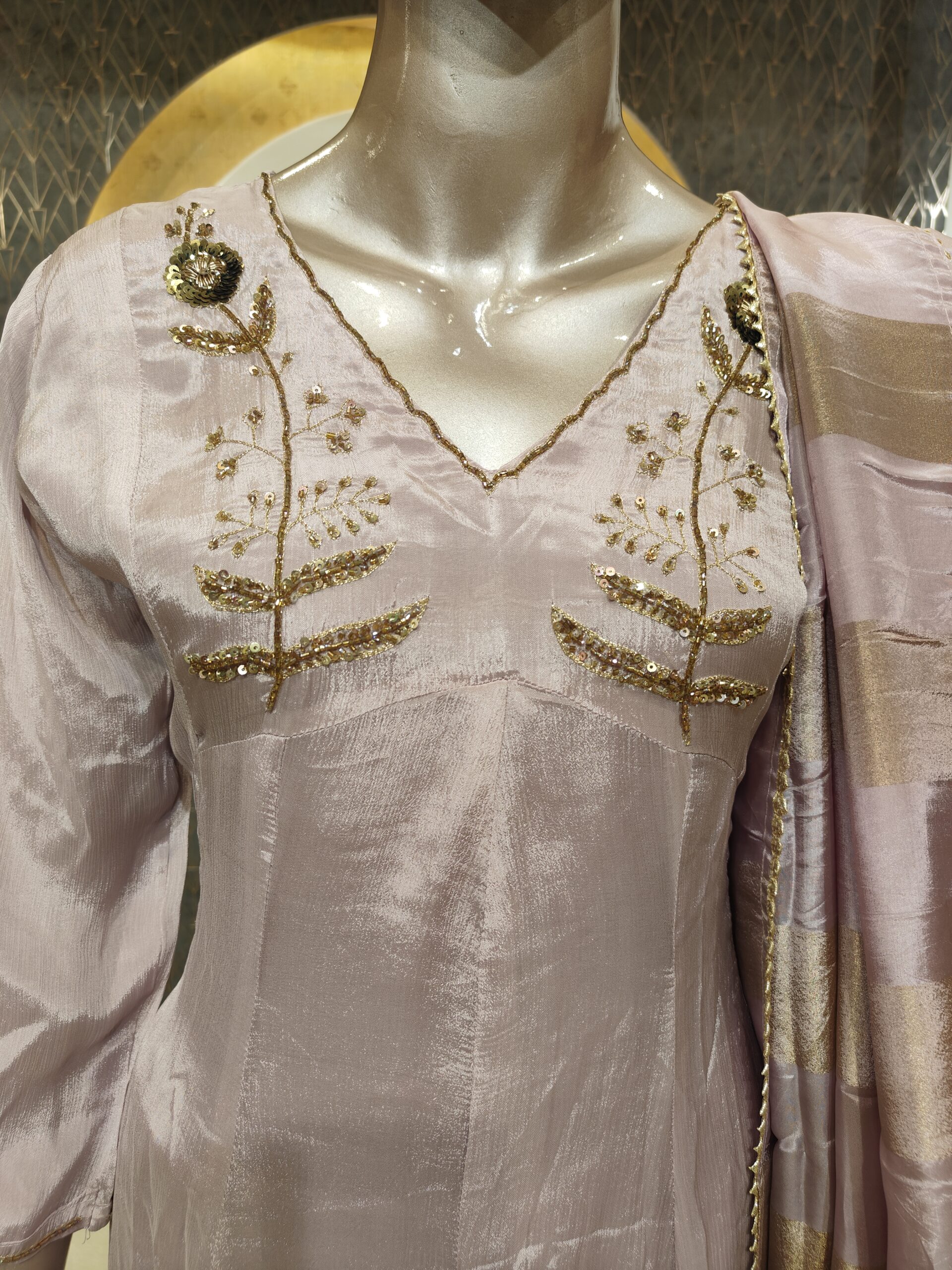 Chinon Nyra Cut Suit - Image 3